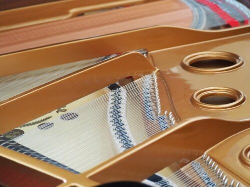 ピアノの響板とは？響板割れと材質についてとクラウンの仕組みを紹介！